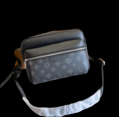 Louis Outdoor Message Bag